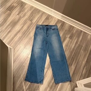 NWOT Uniqlo light wash jeans